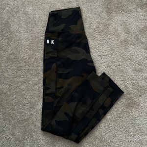 VICTORIAS SECRET PINK LEGGINGS!!